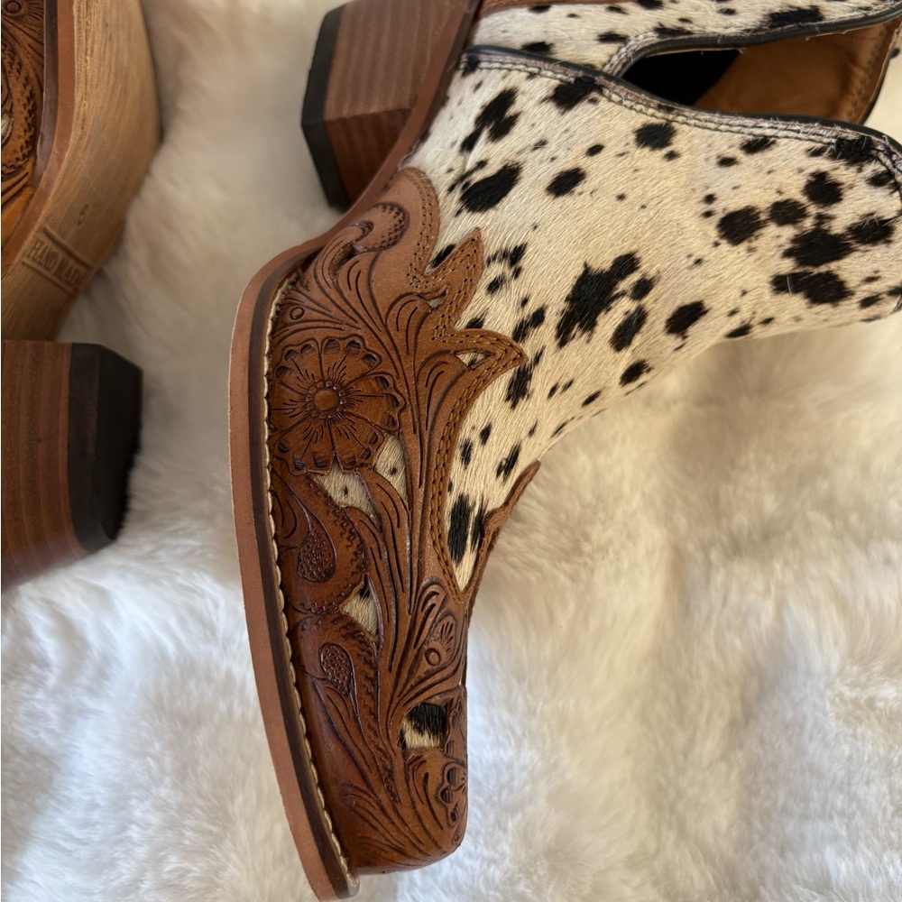 MYRA- WEST STREET WESTERN HAND-TOOLED BOOTIES IN BLACK & WHITE - Picture 11 of 12
